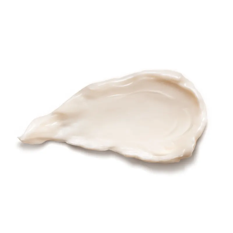 A textura do óleo em creme Nativa SPA Rosas Secretas apresenta uma aparência cremosa e aveludada, com uma consistência suave e sedosa. Sua cor predominante é um tom bege claro, com um brilho sutil.