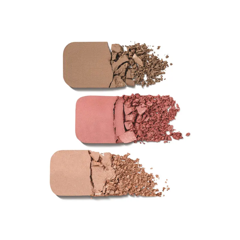 Imagem das três cores de blush em tons de bege, rosa e dourado, com textura granulada e aparência seca, dispostas sobre fundo branco.