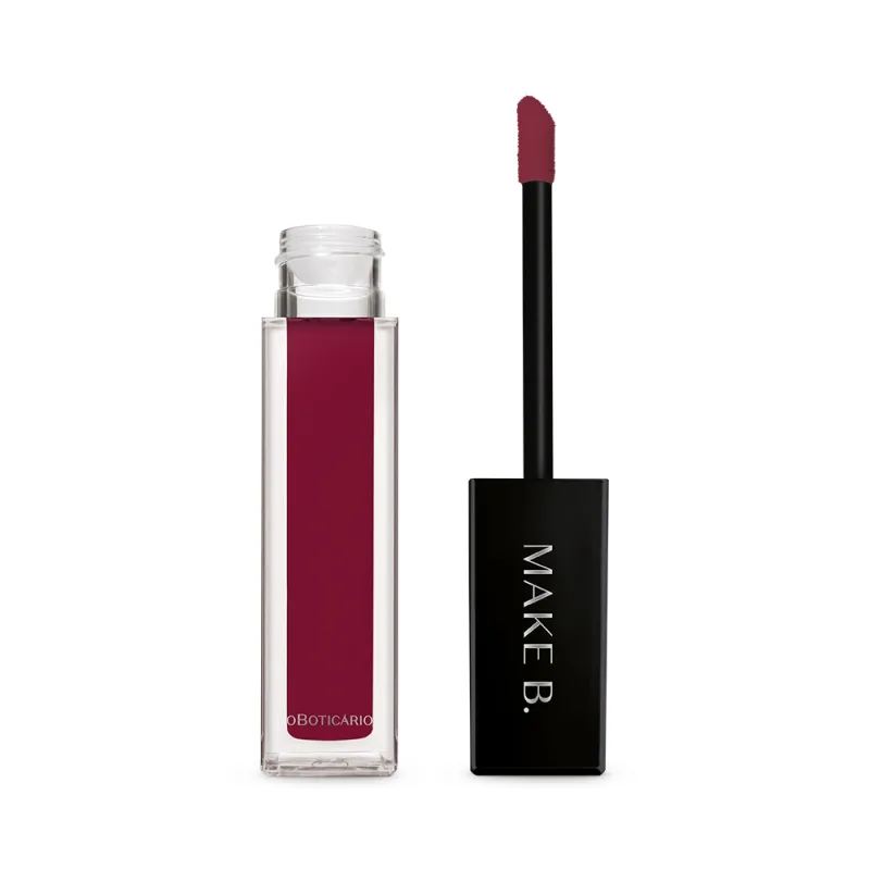 Batom líquido da linha Make B. na cor pink aberto. Na imagem, podemos ver o aplicador e o frasco lado a lado em fundo branco.