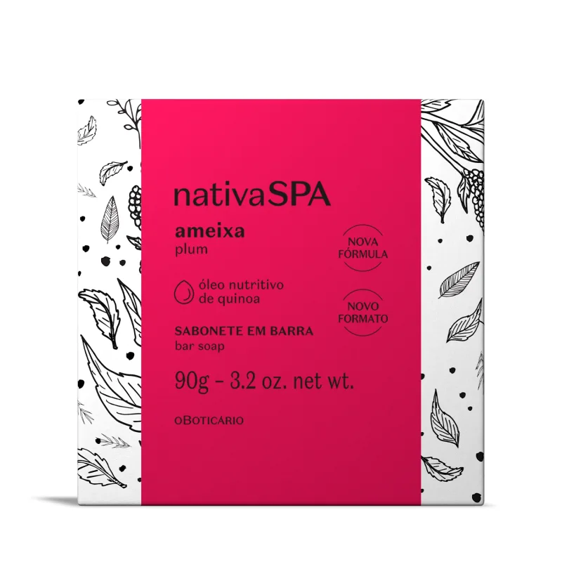 Embalagem do sabonete em barra da marca Nativa SPA Ameixa com faixa rosa escuro larga e centralizada contendo informações sobre o produto. Nas laterais, vemos ilustrações de folhas e frutos sobre fundo branco.