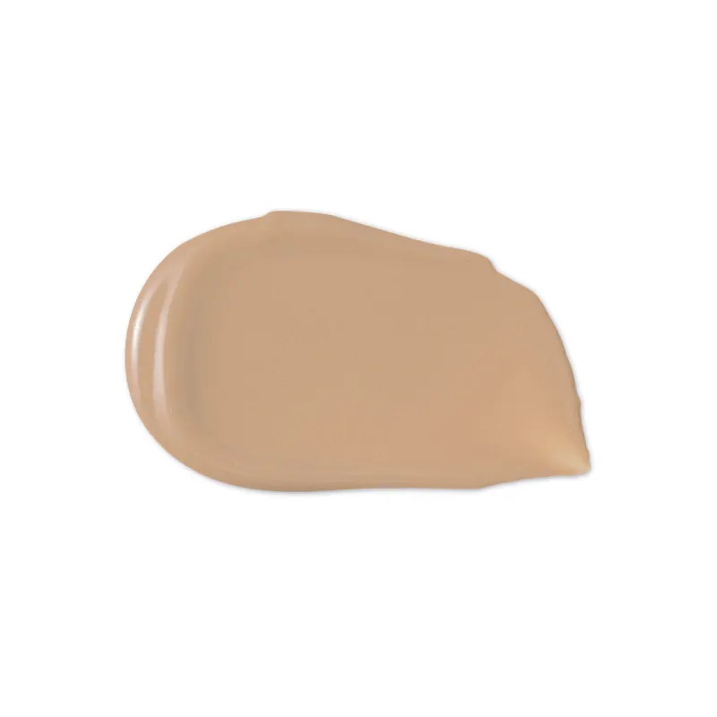 A textura do produto de beleza apresenta uma aparência cremosa e suave, com uma coloração bege clara e uniforme, sugerindo uma consistência macia e agradável ao toque.
