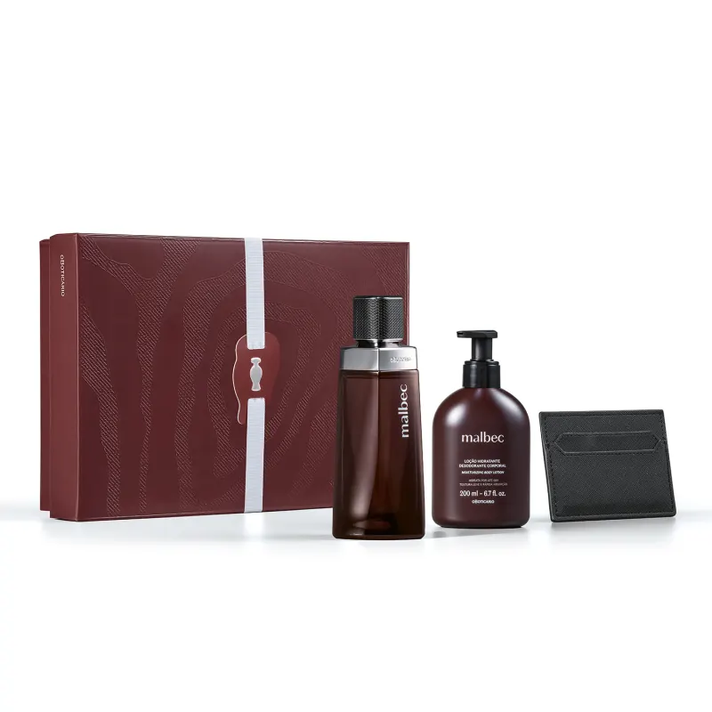 Caixa de presente marrom com padrão de raíz de árvore, contendo frasco de item de perfumaria Malbec de 200 ml e bisnaga de 200 ml da mesma marca, acompanhados de uma carteira preta.
