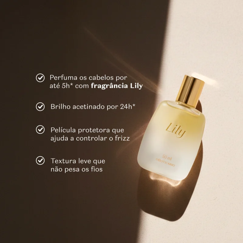 Imagem de um frasco de spray perfumado Lily em uma superfície clara com sombras e, ao lado, as informações: "Perfuma por até 5h", "Brilho por 24h", "Película que contra o frizz" e "Textura leve".