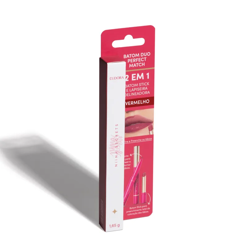Embalagem do produto "Batom Duo Perfect Match" da marca Niina Secrets, com a embalagem em rosa e branco. O rótulo indica a descrição "2 em 1 Batom Stick e Lapiseira Delineadora".