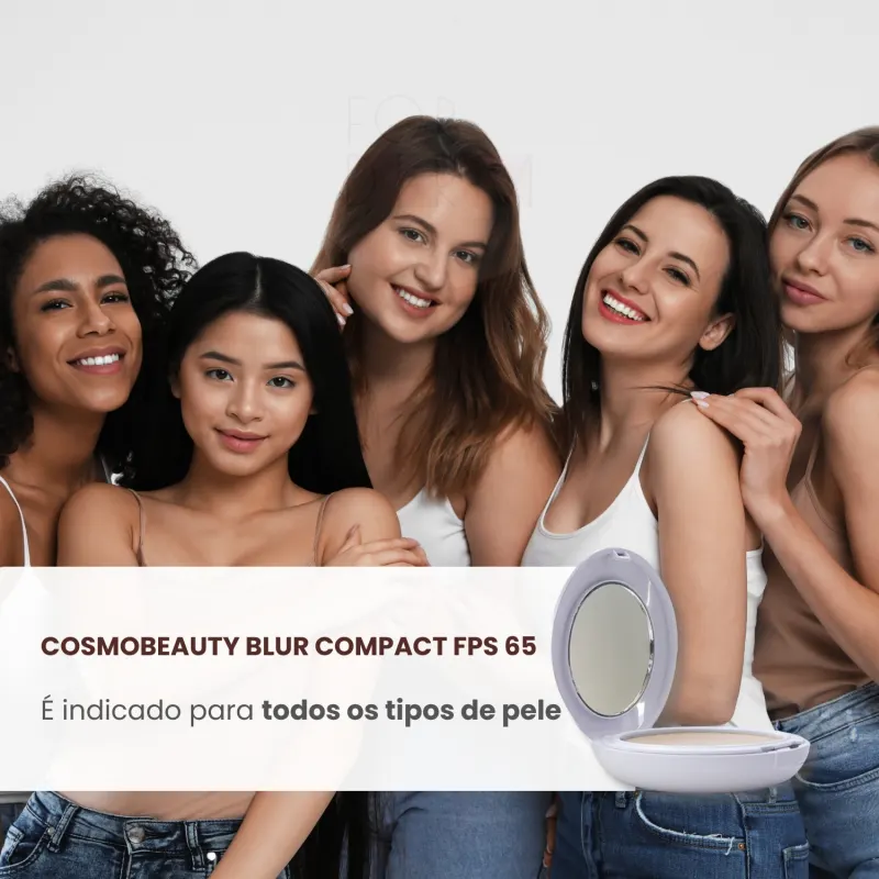 O anúncio apresenta um grupo de mulheres sorrindo e posando juntas, com um pó compacto da marca Cosmobeauty ao centro. O texto indica que o produto é indicado para todos os tipos de pele.