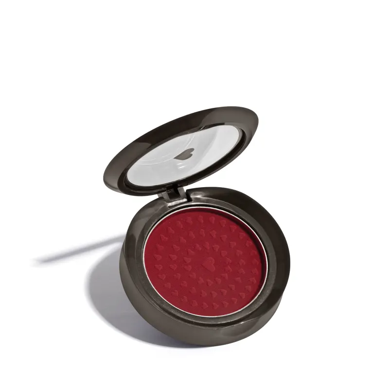 Estojo compacto redondo na cor preta com tampa transparente com coração ilustrado contendo 2g de blush em pó compacto Rubor Vermelho Vermetin da marca Quem Disse, Berenice?.
