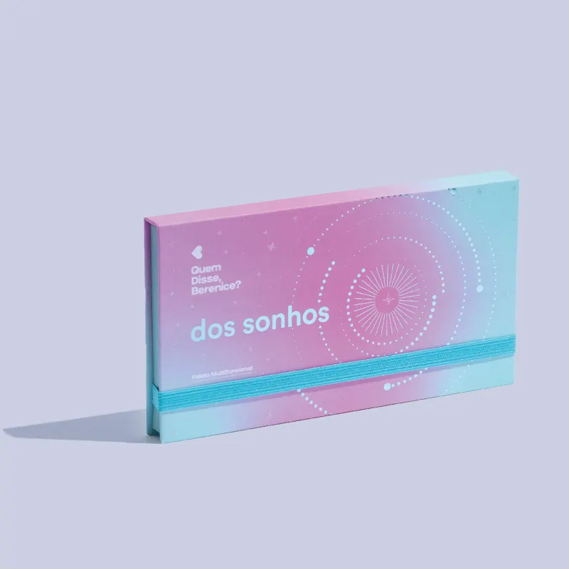 A imagem mostra a Paleta Quem Disse, Berenice? Dos Sonhos fechada com elástico azul, em caixa retangular com cores rosa e azul turquesa.