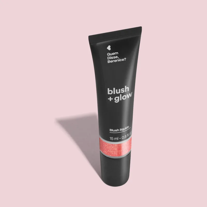 Bisnaga preta de item de maquiagem da marca Blush + Glow Quem disse, Berenice?, com detalhe rosa e texto branco branco no rótulo em fundo rosa.