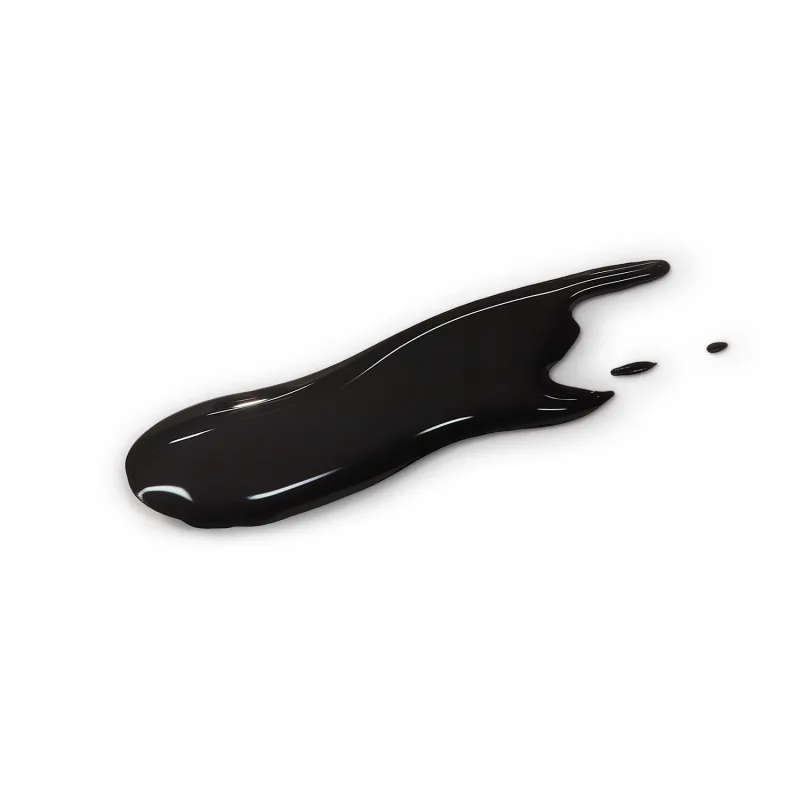 Textura cremosa e brilhante do delineador para olhos da marca Make B. Ela possui cor preta de alta pigmentação e está espalhada em uma superfície branca e lisa.