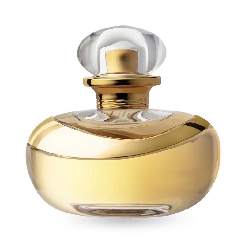 Esta imagem mostra um frasco de perfume luxuoso da marca Lily. O frasco tem um design elegante e sofisticado com cores douradas e transparentes. O frasco tem uma forma curvilínea e chamativa, característica dos produtos de alta qualidade da marca Lily.