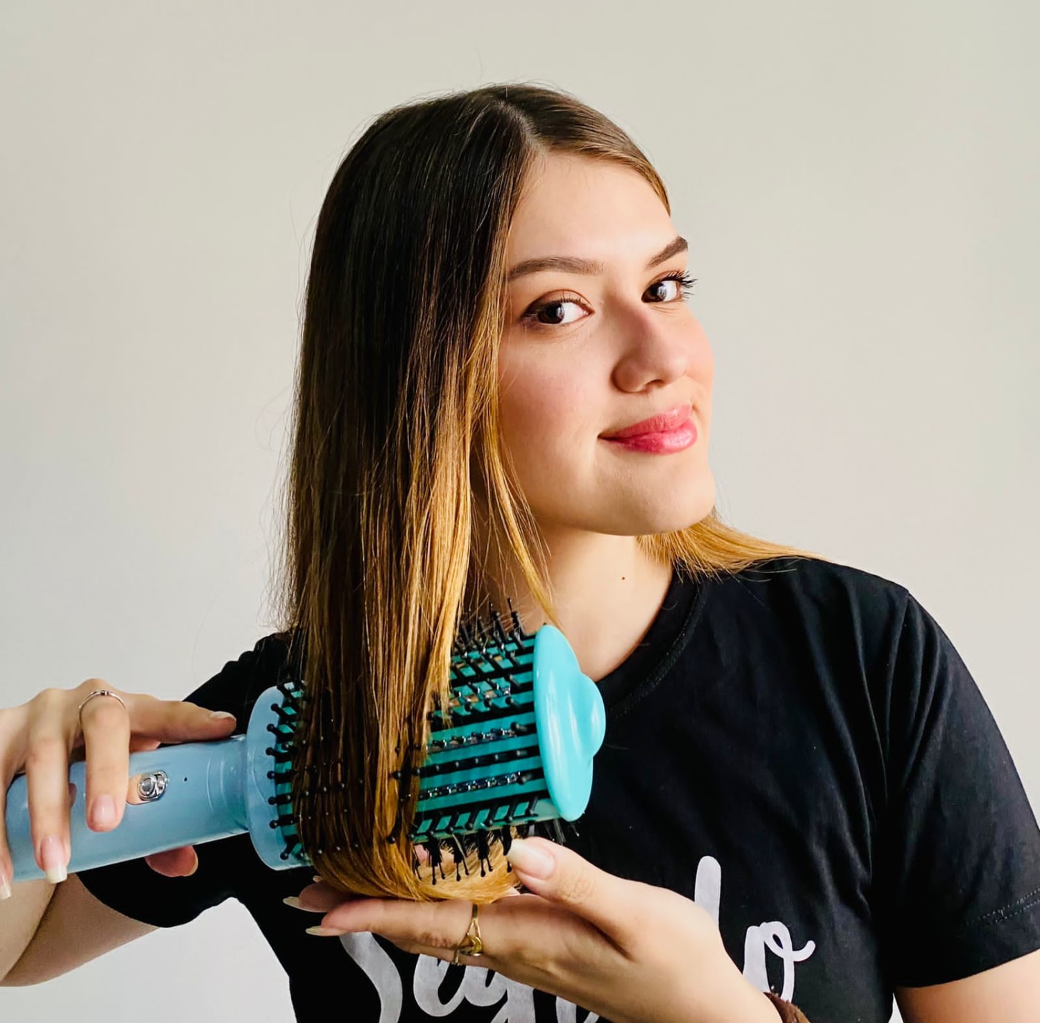 Kit Escova Secadora + Pente Alisador Isabella 110V + Touca