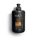 Este finalizador diário  memoriza os cachos através de uma definição suave com movimento, brilho e maciez. Creme Para Pentear Definição Suave Vult Cabelos Cachos 3A a 3C 300ml