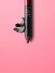 NARS Velvet Matte Lip Pencil Mysterious Red - Batom Matte 2,4g (5)