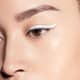 Shiseido Kajal InkArtist 10 Kabuki White - Lápis de Olho Multiuso 0,8g (3)