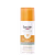 Frasco de protetor solar Eucerin Oil Control Tinted com FPS 70, embalagem laranja e branca, rótulo com informações sobre o produto e sua tecnologia avançada.