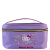Nécessaire formato retangular com zíper dourado, estampa lilás com a Hello Kitty no centro rodeada de produtos de beleza.