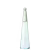 Frasco de item de perfumaria em formato cônico, com tampa arredondada, em vidro transparente com tonalidade esverdeada, exibindo rótulo com texto "EAU ESSENTIELLE L'EAU D'ISSEY".