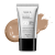 A imagem mostra um tubo de base líquida Make B. Glycolic. Ele é prateado, possui tampa preta e informações em letras pretas. Atrás da embalagem está a textura do produto, mostrando sua intensidade e a real cor da base.