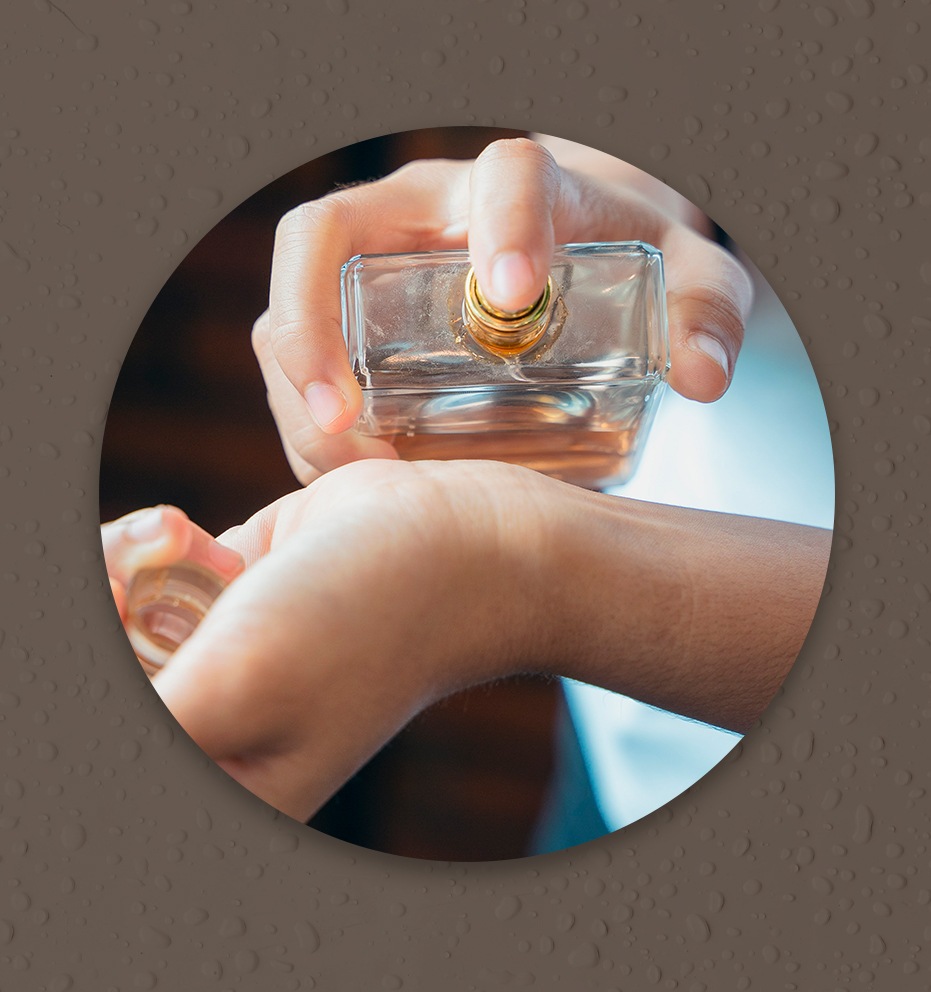 Saiba onde aplicar o perfume para durar mais