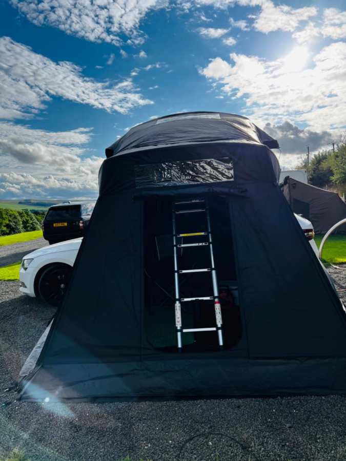 WildLand Rock Cruiser - Great vertical space in a rooftop tent