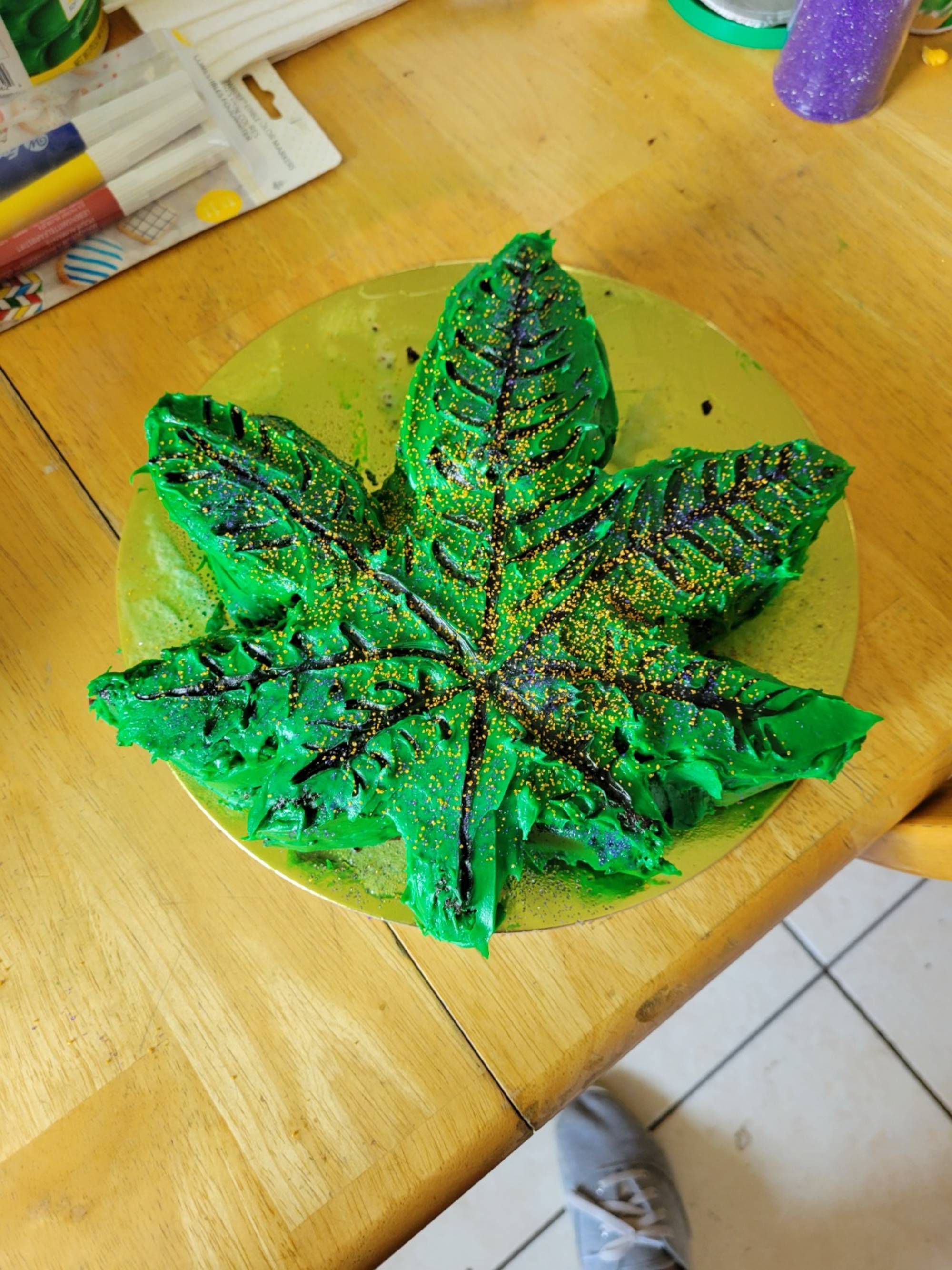 pot leaf cake pan