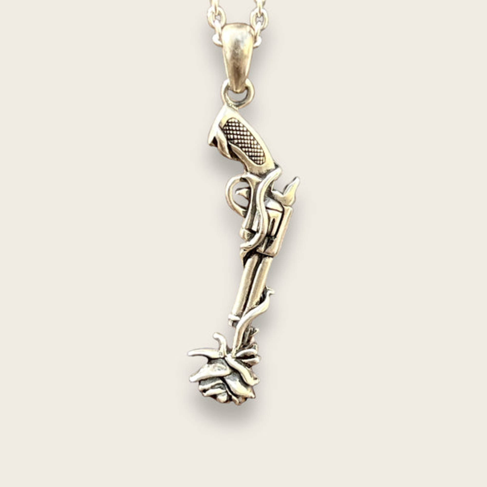 ROSE REVOLVER IN SILVER – Untold-truth-ecom