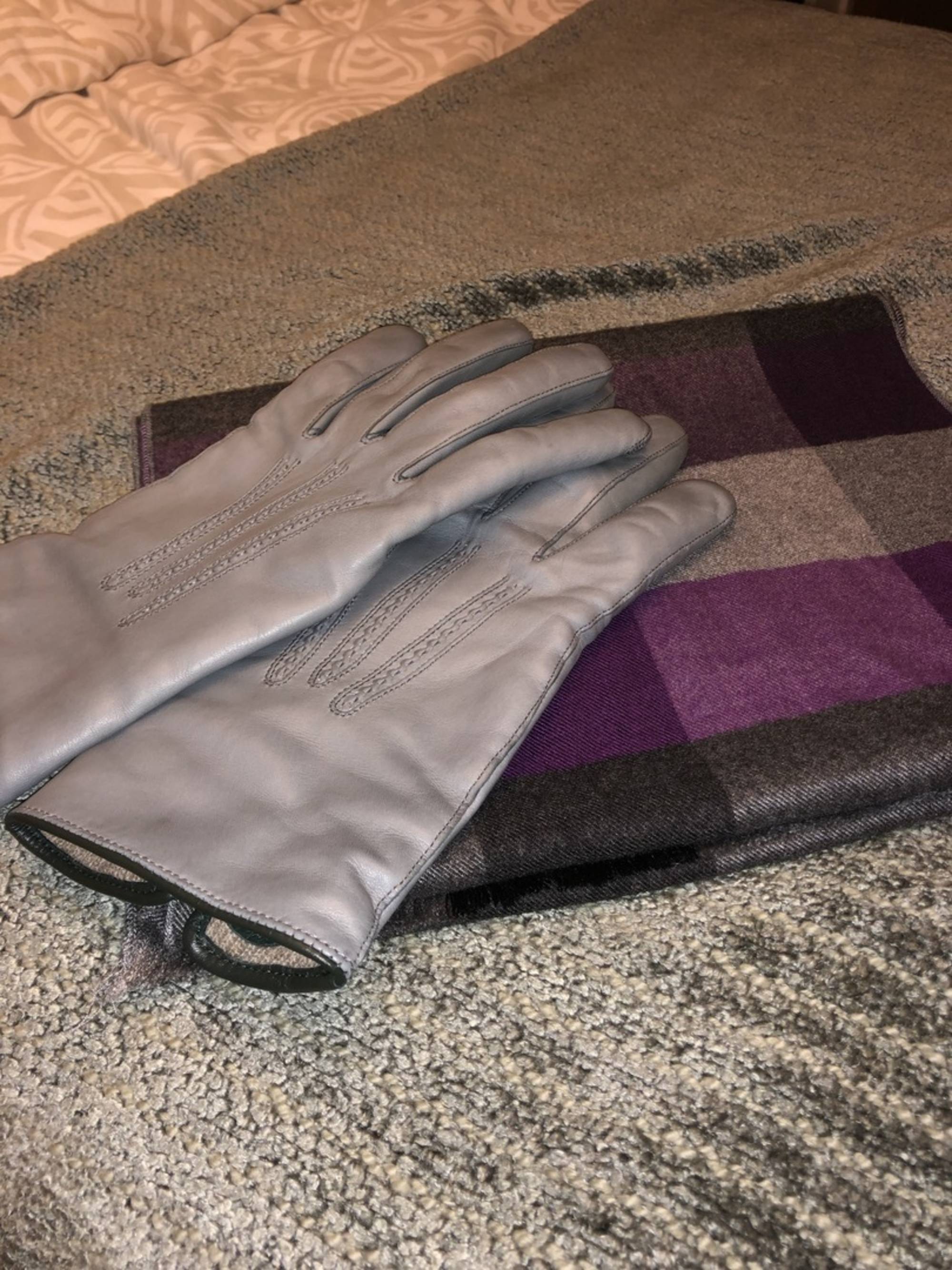 Light Grey Men's Gloves with Button in Lamb Nappa Leather by Fort Belvedere Gentleman's Gazette Light Grey Men's Gloves with Button in Lamb Nappa Leather by Fort Belvedere Gentleman's Gazette