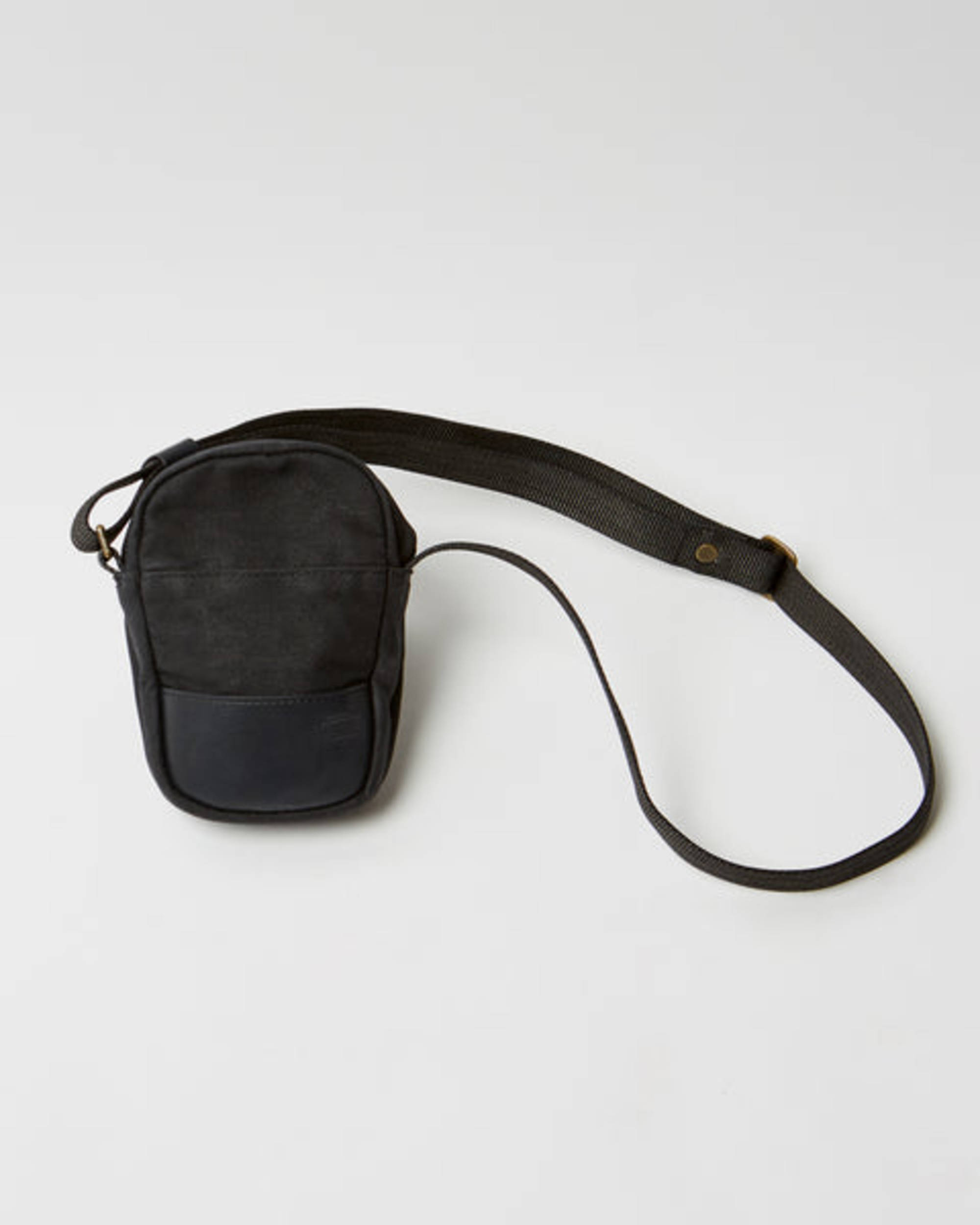 MONOLITH モノリス　NECK POUCH STANDARD S NECK POUCH STANDARD S BLACK | STANDARD | PRODUCTS | MONOLITH