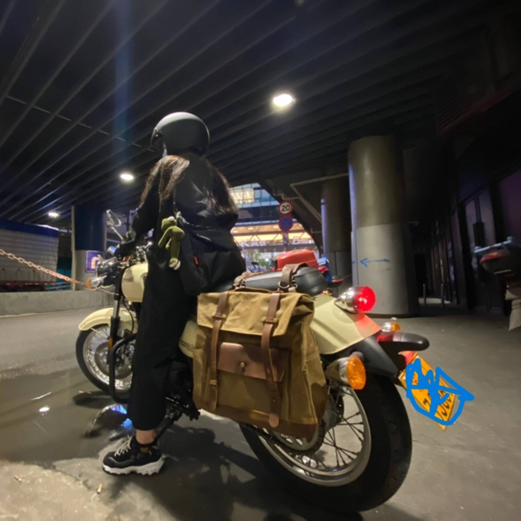 மோட்டார் சைக்கிள் விண்டேஜ் பை — Clara D9