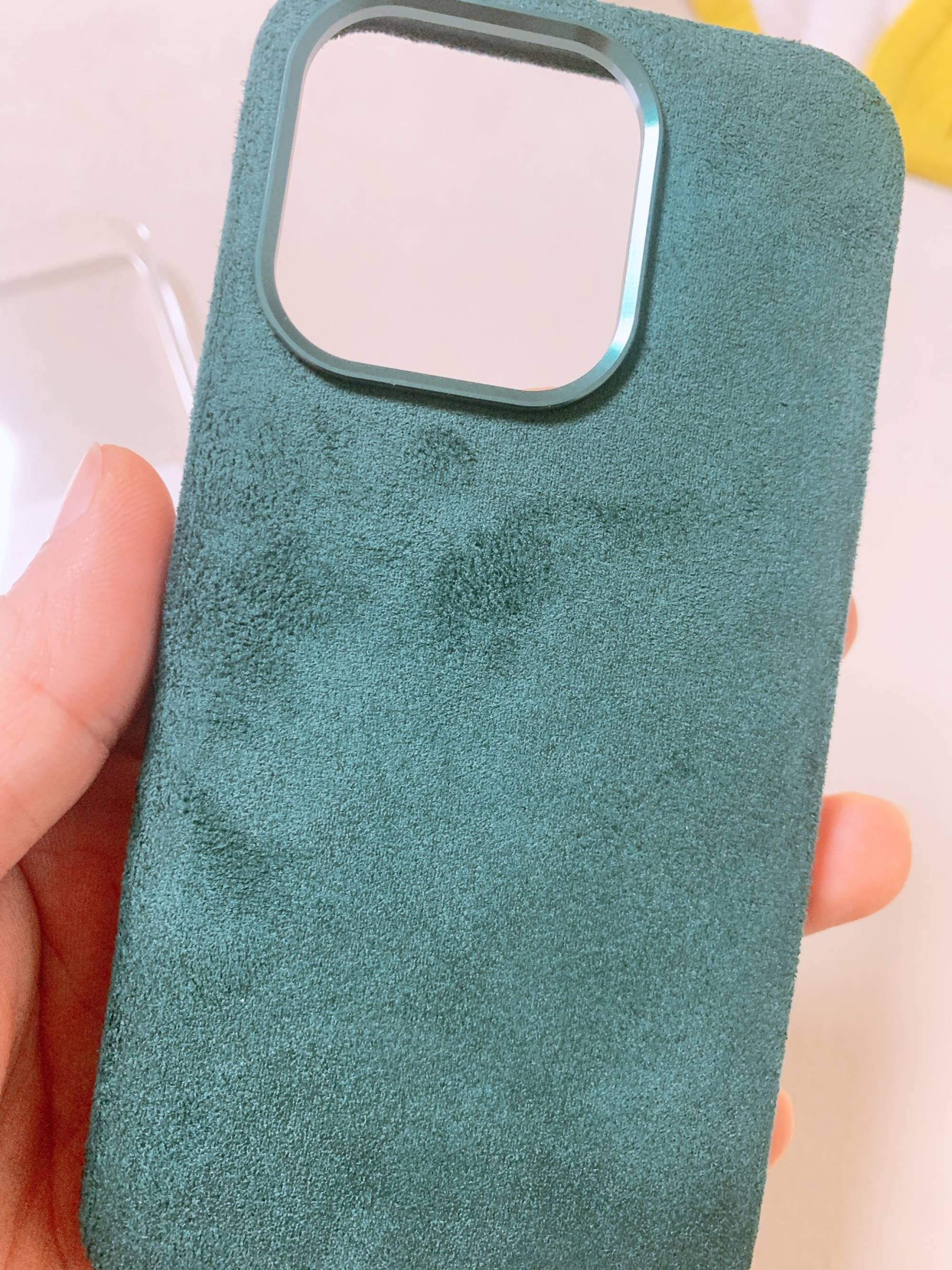 Capa em camurça Alcantara para iPhone 14 — Nicos