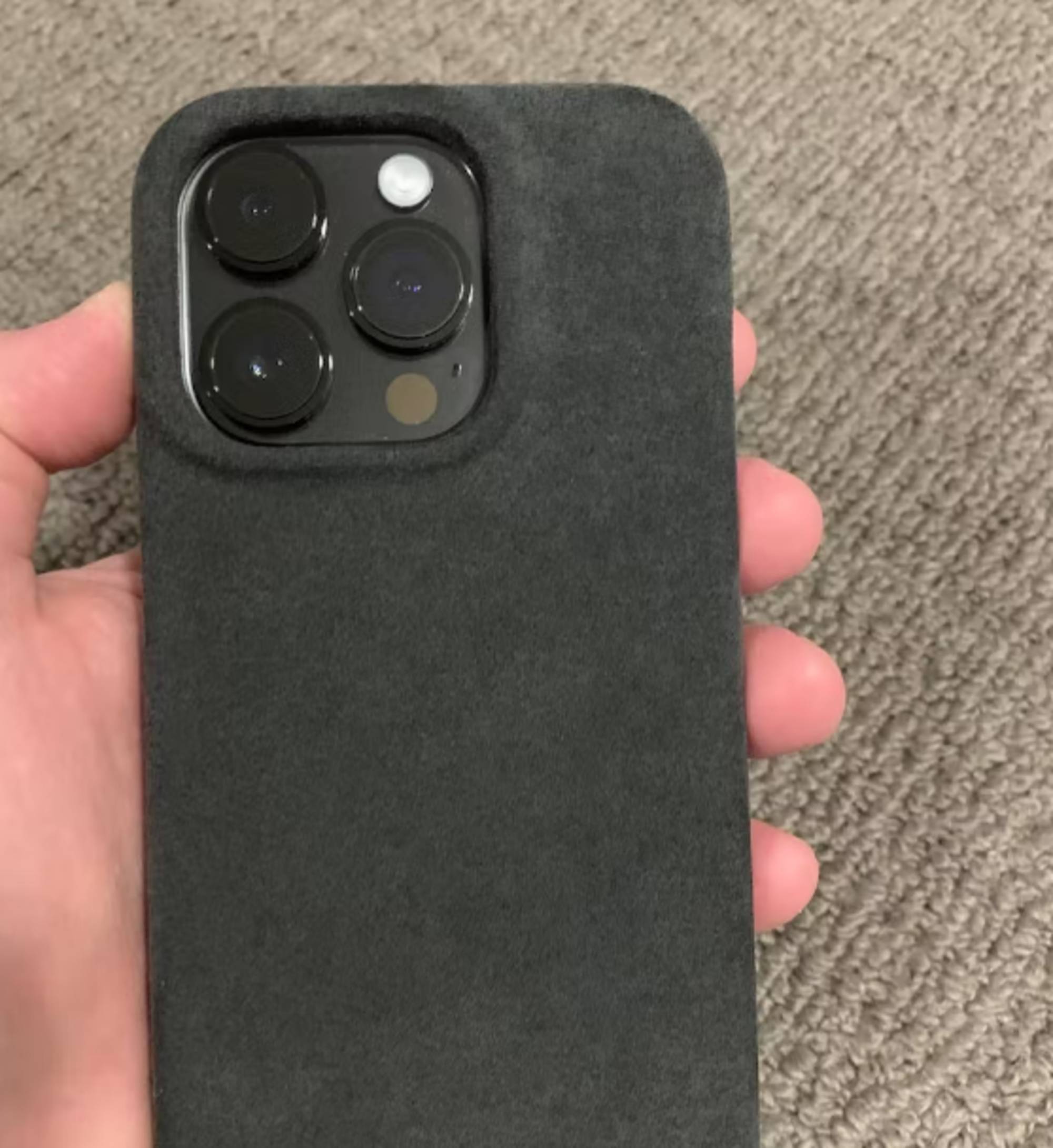 Capa em camurça Alcantara para iPhone 14 — Nico