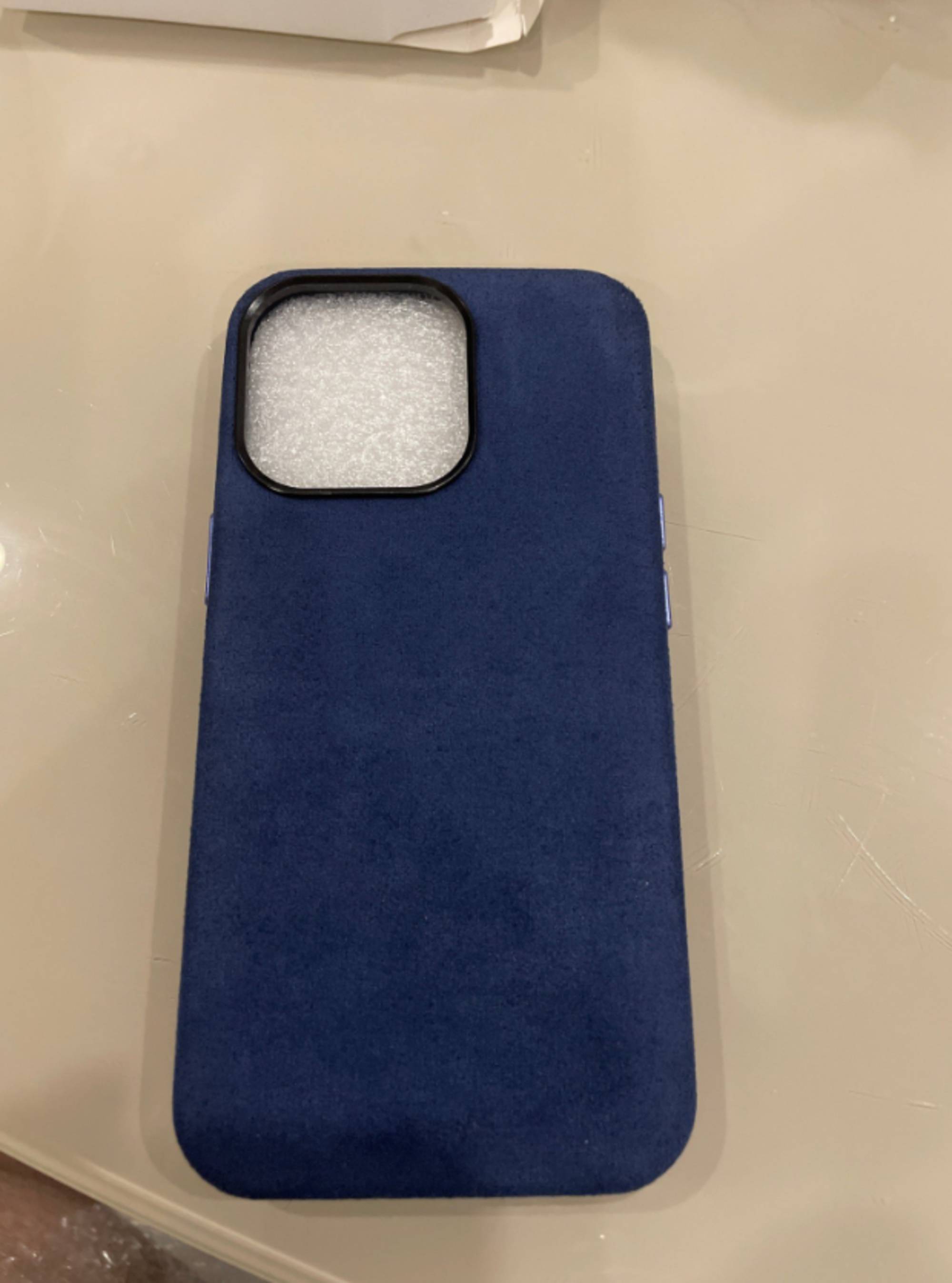 Capa em camurça Alcantara para iPhone 14 — Andre
