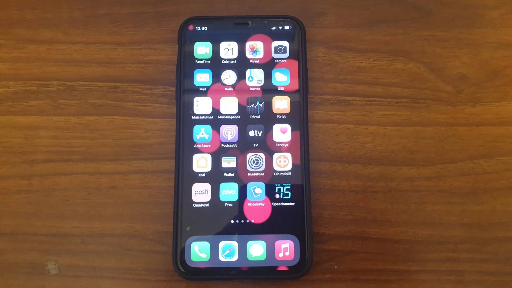 Capa para iPhone em Alcântara — Danika Kessler