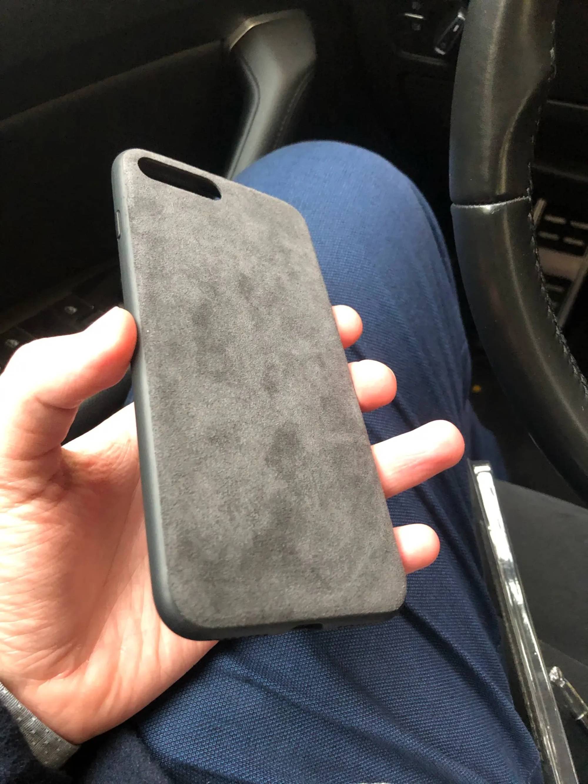 Capa para iPhone em Alcântara — Llewellyn Towne