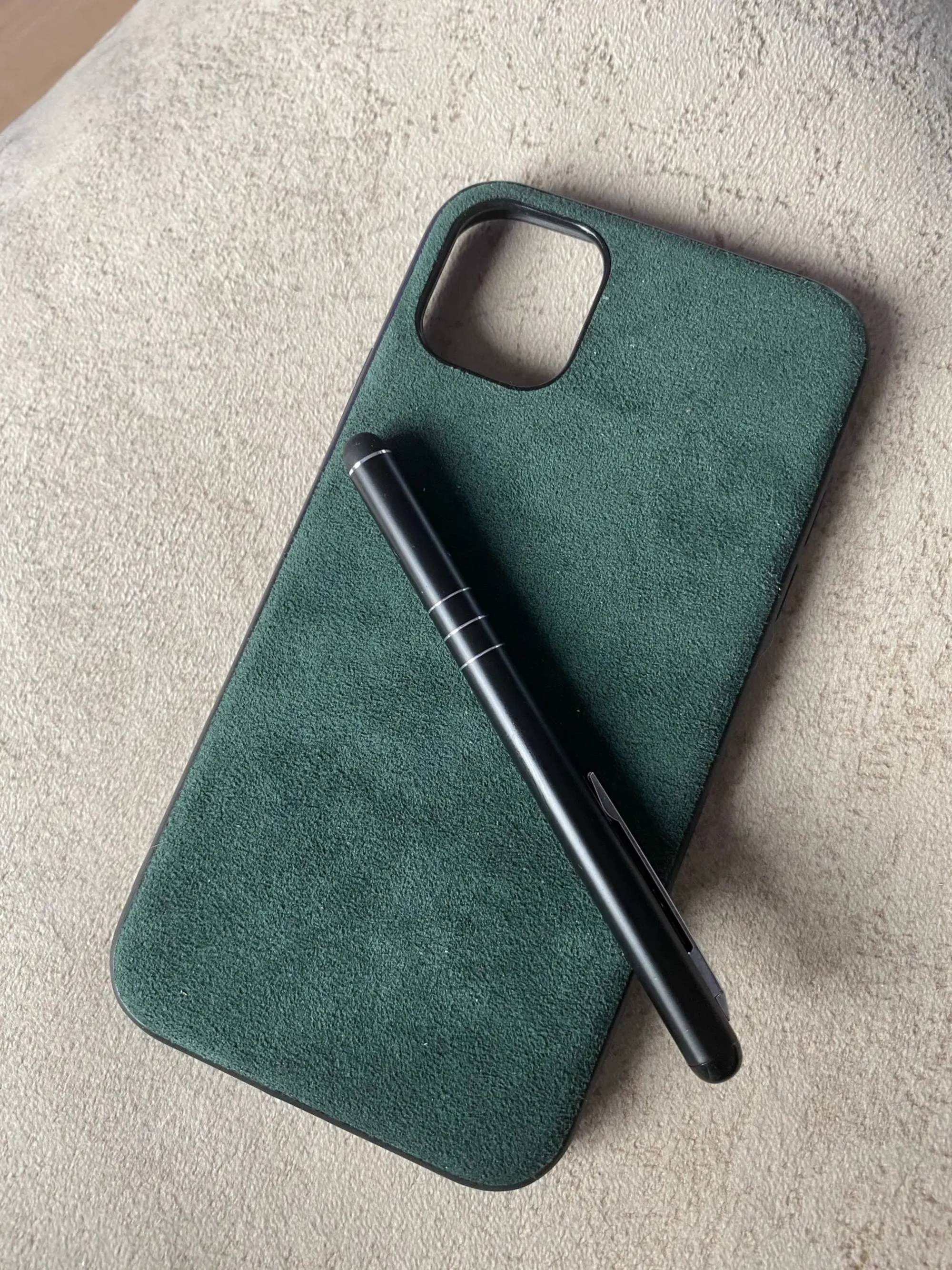 Capa para iPhone em Alcântara — Leone Feeney