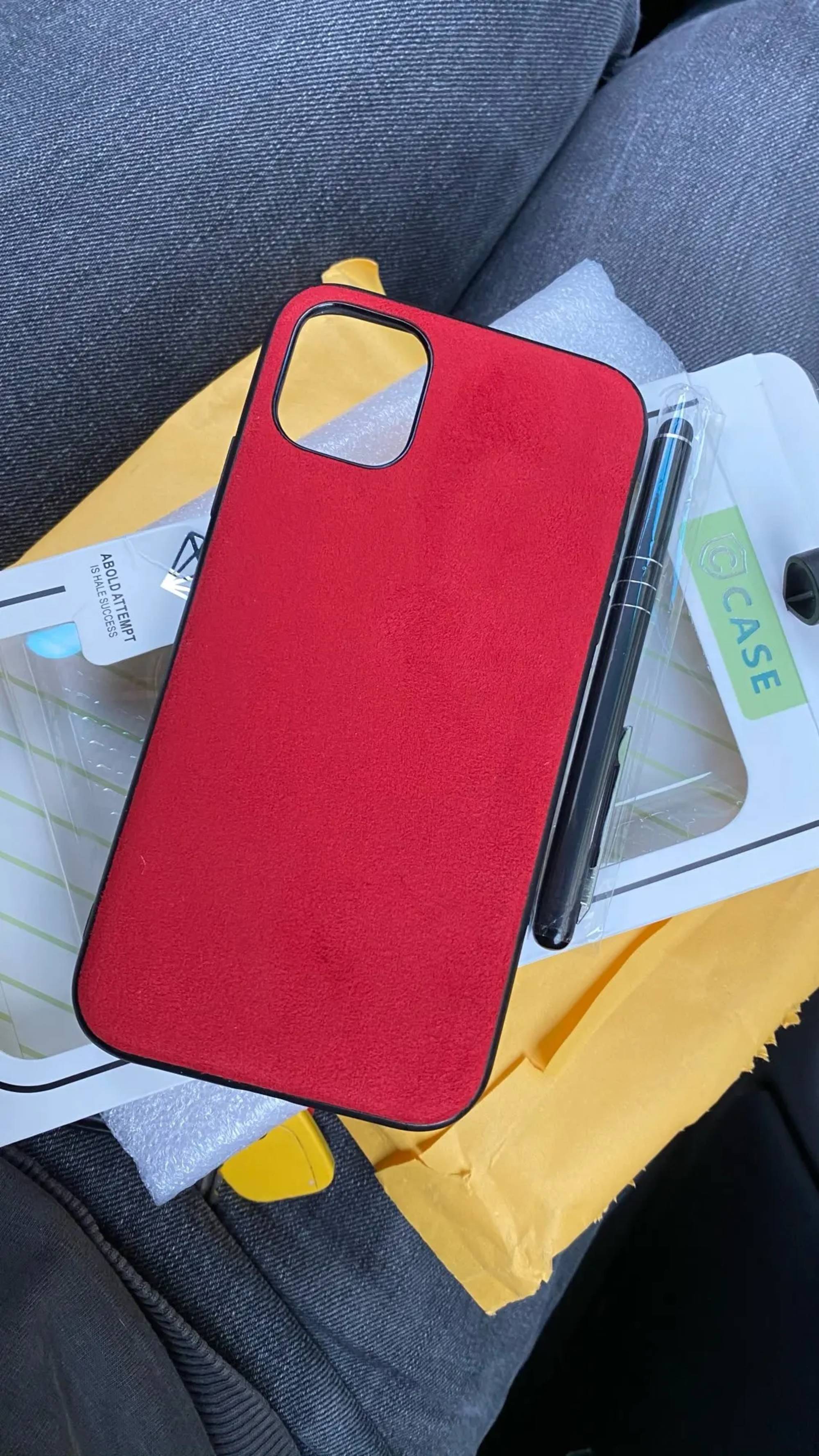 Capa para iPhone em Alcântara — Pierce Dibbert