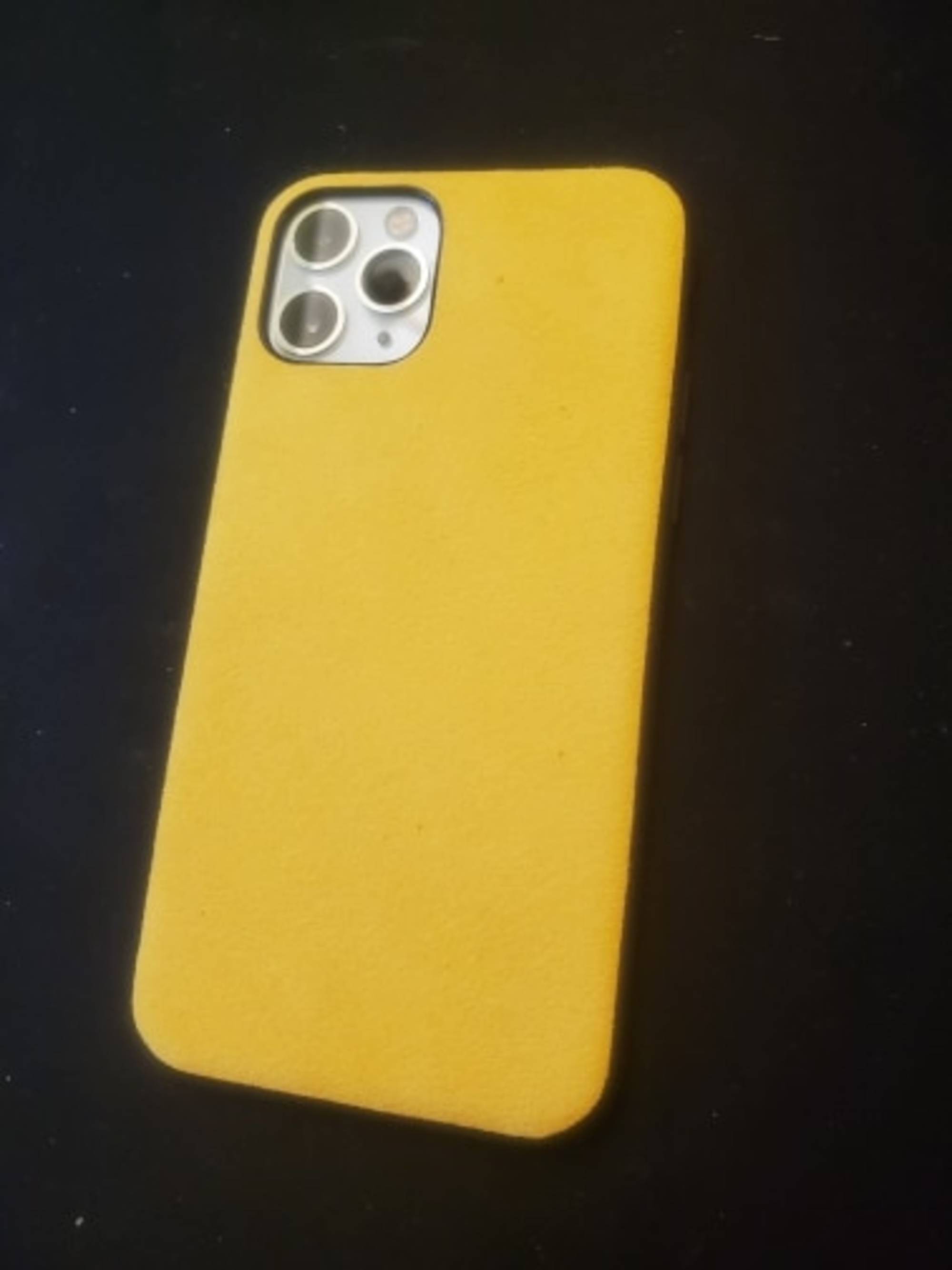 Capa Alcântara para iPhone 13 — Eddie