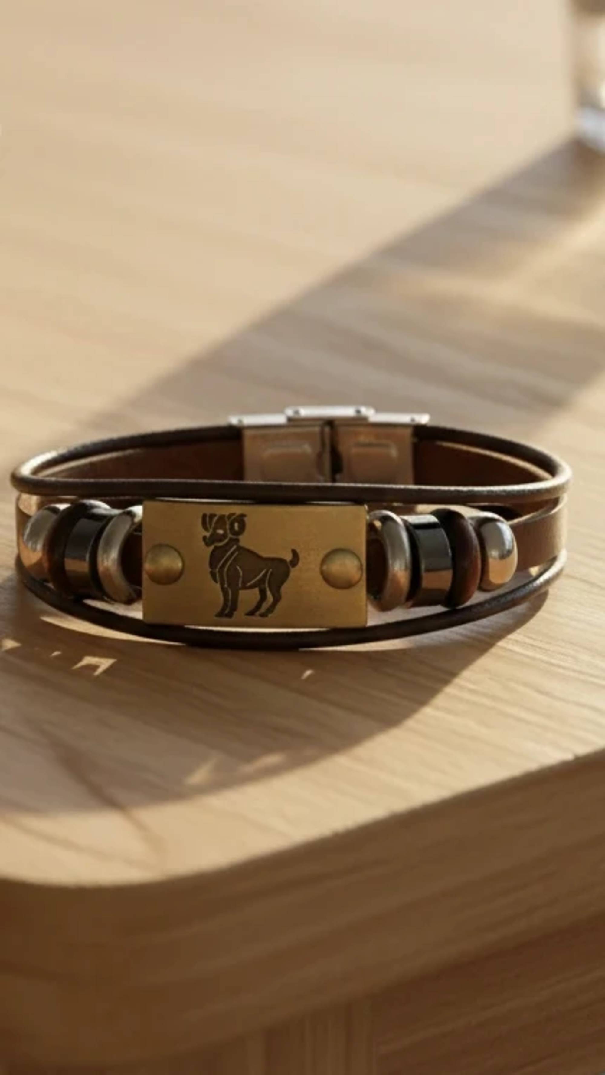 Pulsera de cuero Constellatio con tu constelación grabada — Brent Allison