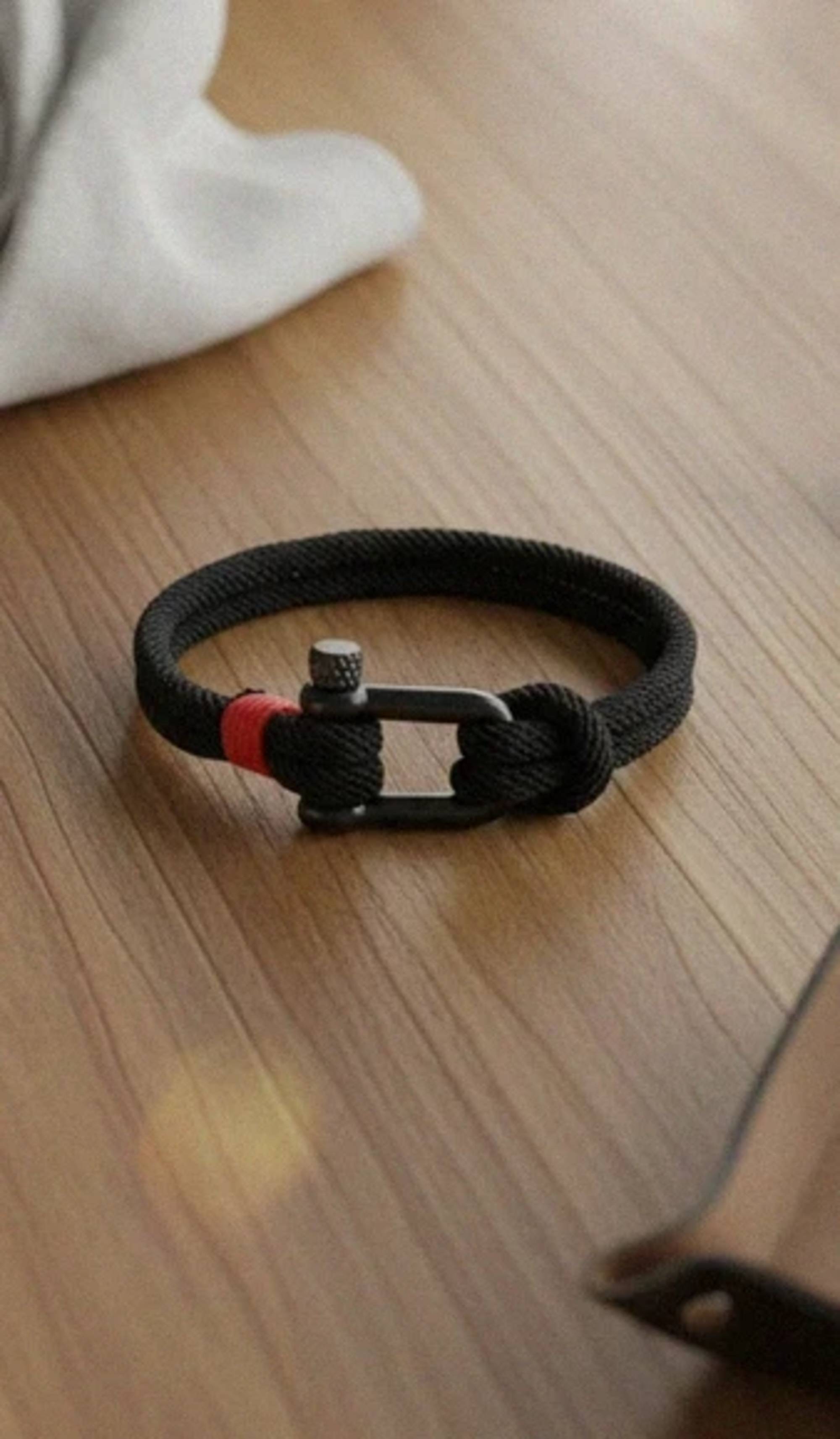 Bracciale in paracord Fortis con grillo, da sopravvivenza — Miguel Garner