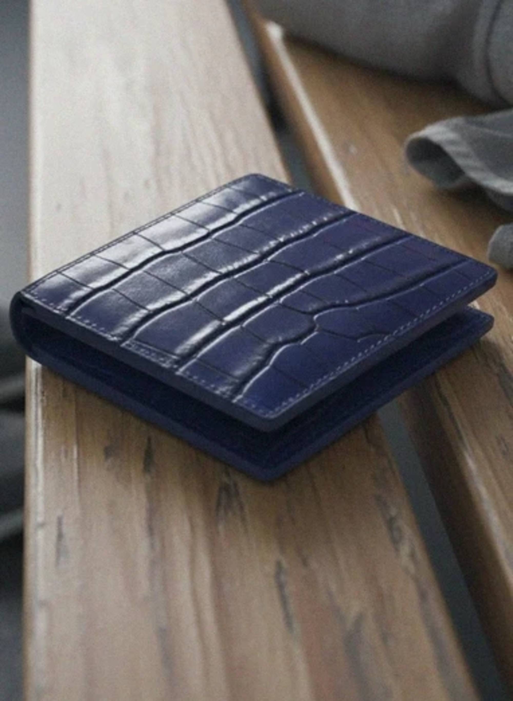 Carteira Bifold de Couro Brilhante | 8 compartimentos para cartões — Haruki Hammonds