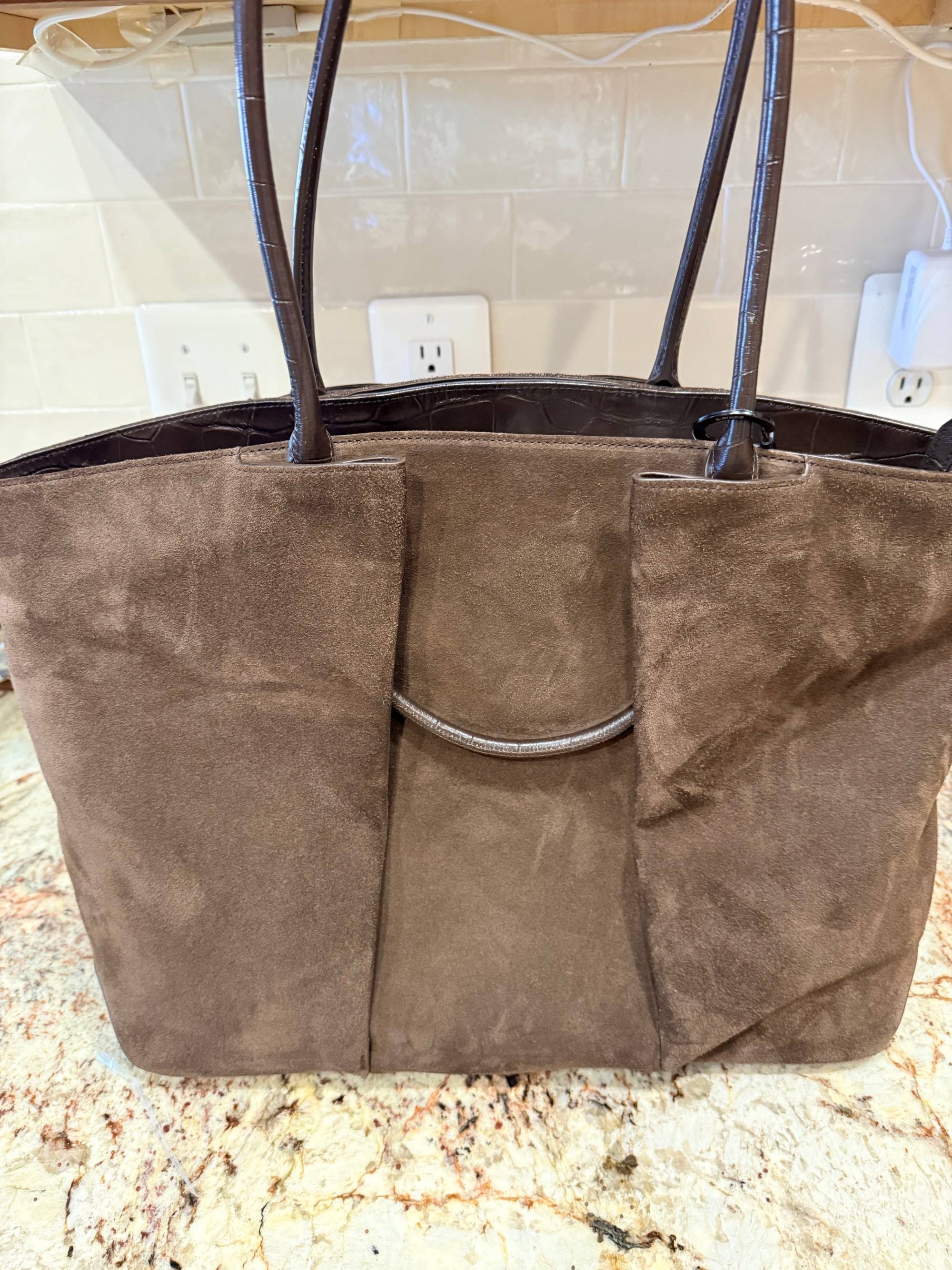 Horizon Suede Tote Bag – Stylish & Functional Travel Tote – Kaai