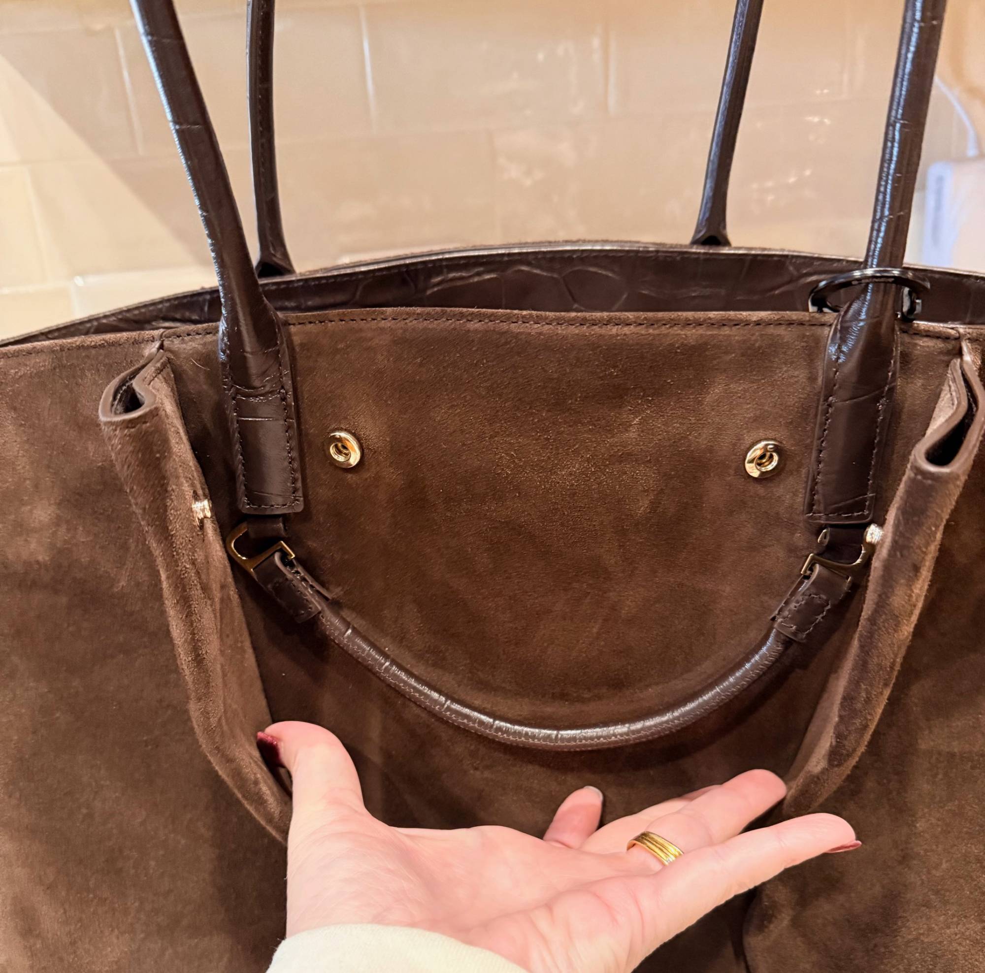 Horizon Suede Tote Bag – Stylish & Functional Travel Tote – Kaai