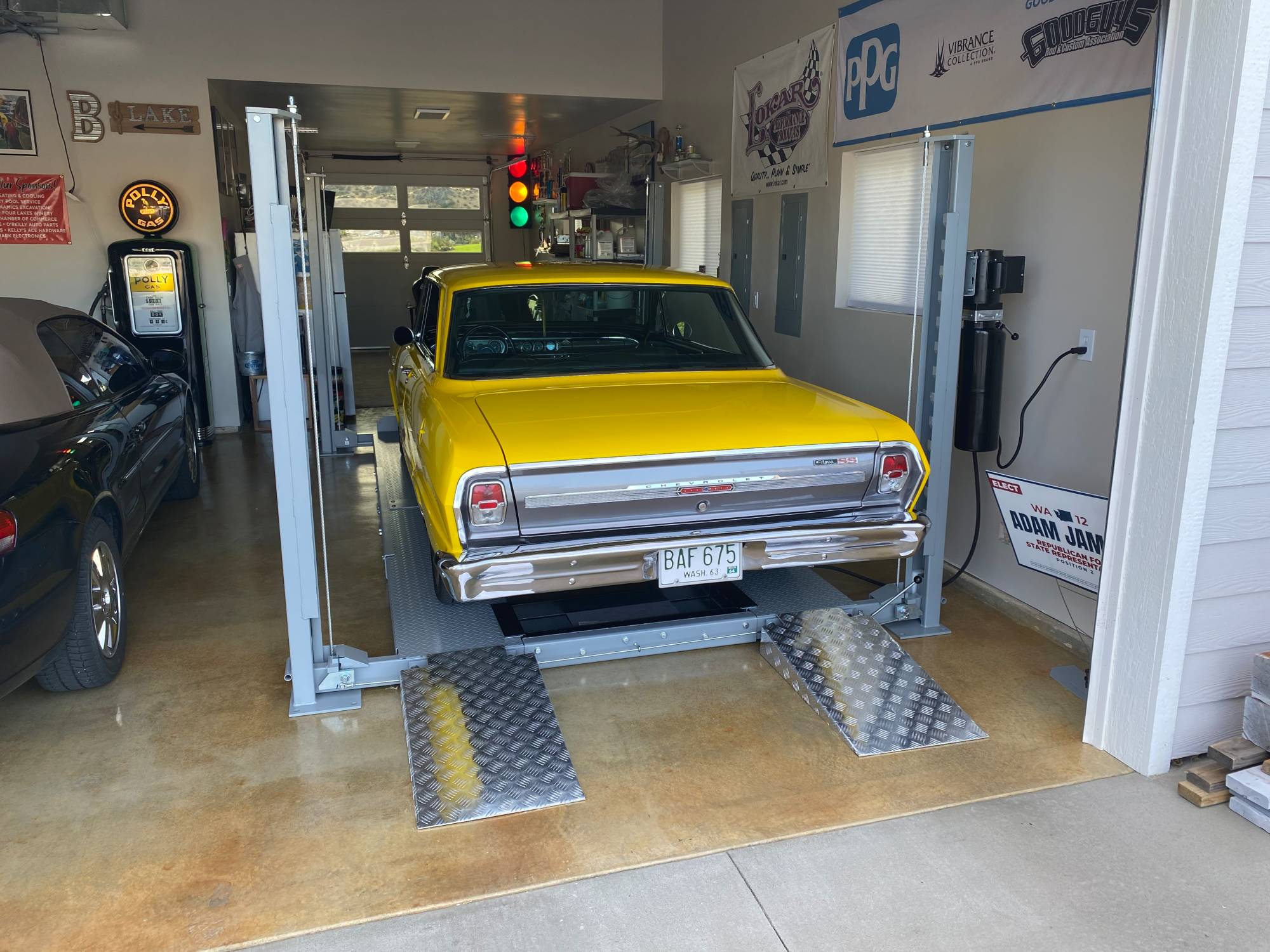Triumph NSS 8 X1, 8,000lb Vehicle Storage Lift (Delivery via