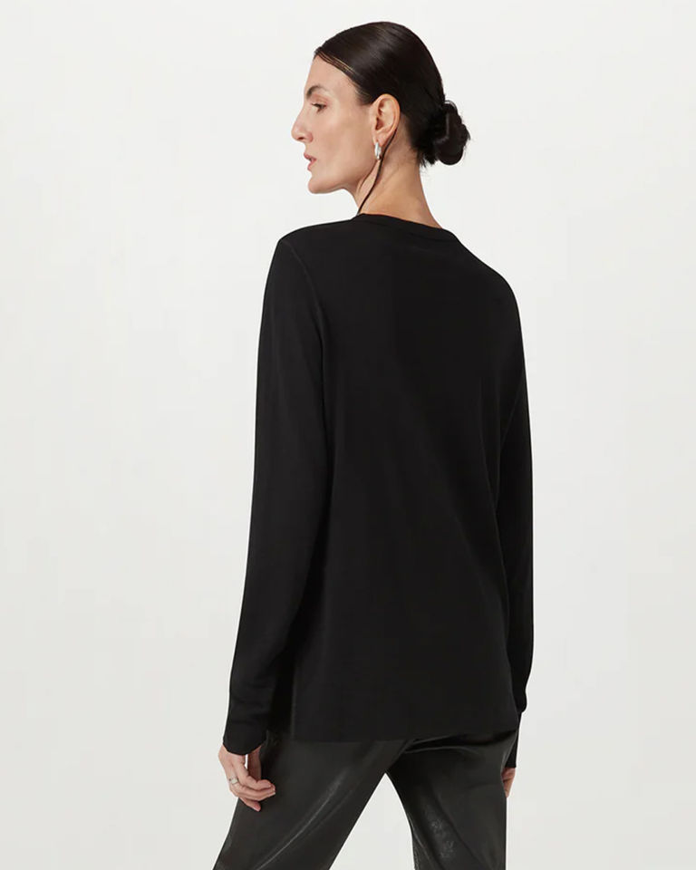 Tait Fitted Rollneck in Black.