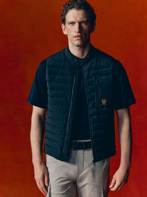 Chassis Gilet in Dark Ink.