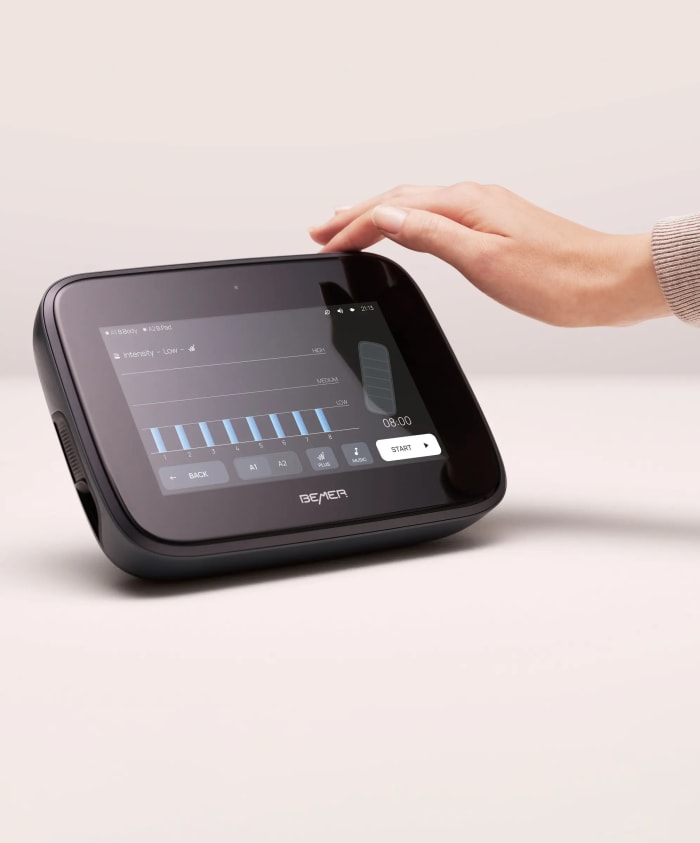 B.Box Evo – touch display with hand