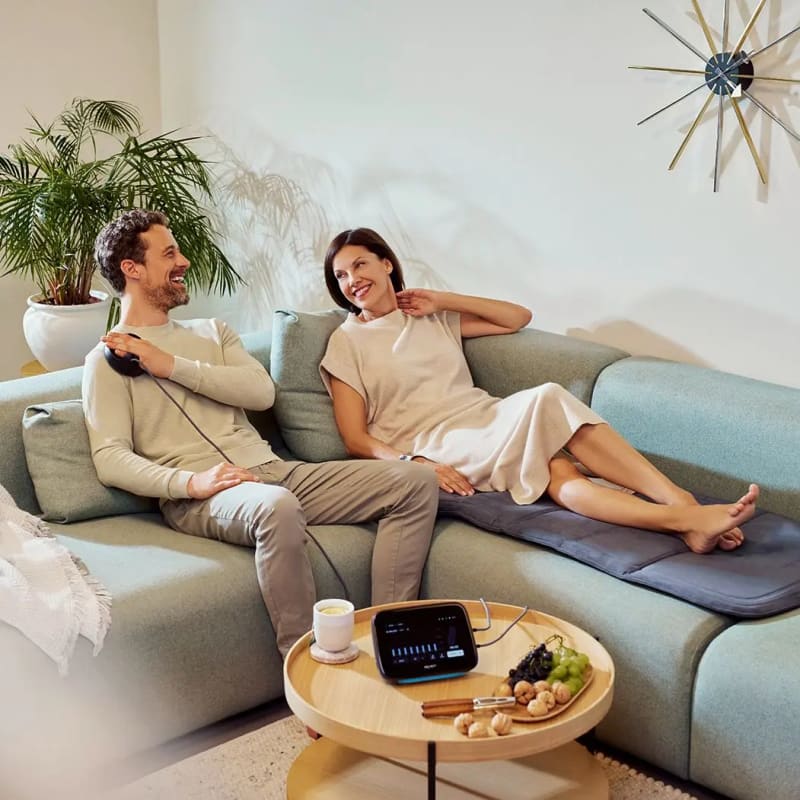 Couple relaxing while using the BEMER Premium-Set Evo