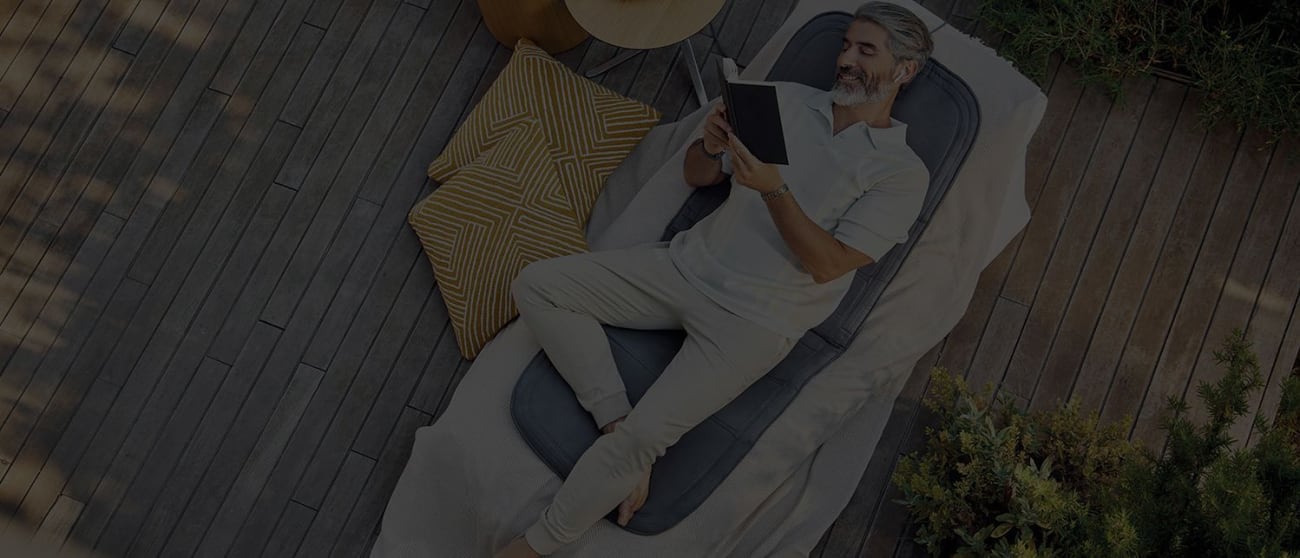 Coil configuration adapted to the human body – man on terrace with B.Body Evo – mirrored
