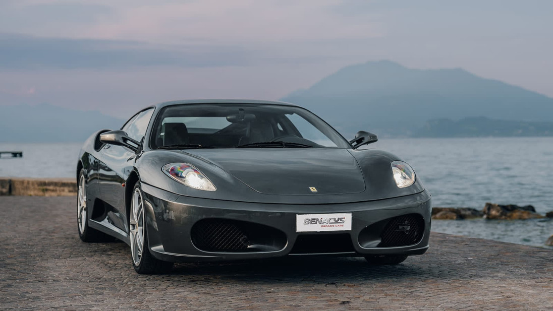 Noleggio Ferrari F430: vivi l'esperienza di guida definitiva tra Brescia, Verona e il Lago di Garda
