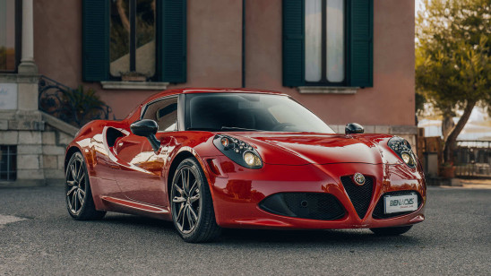 Noleggio Alfa 4C Launch Edition: Scopri Perché Questa Supercar Italiana è il Segreto Meglio Custodito del Lago di Garda